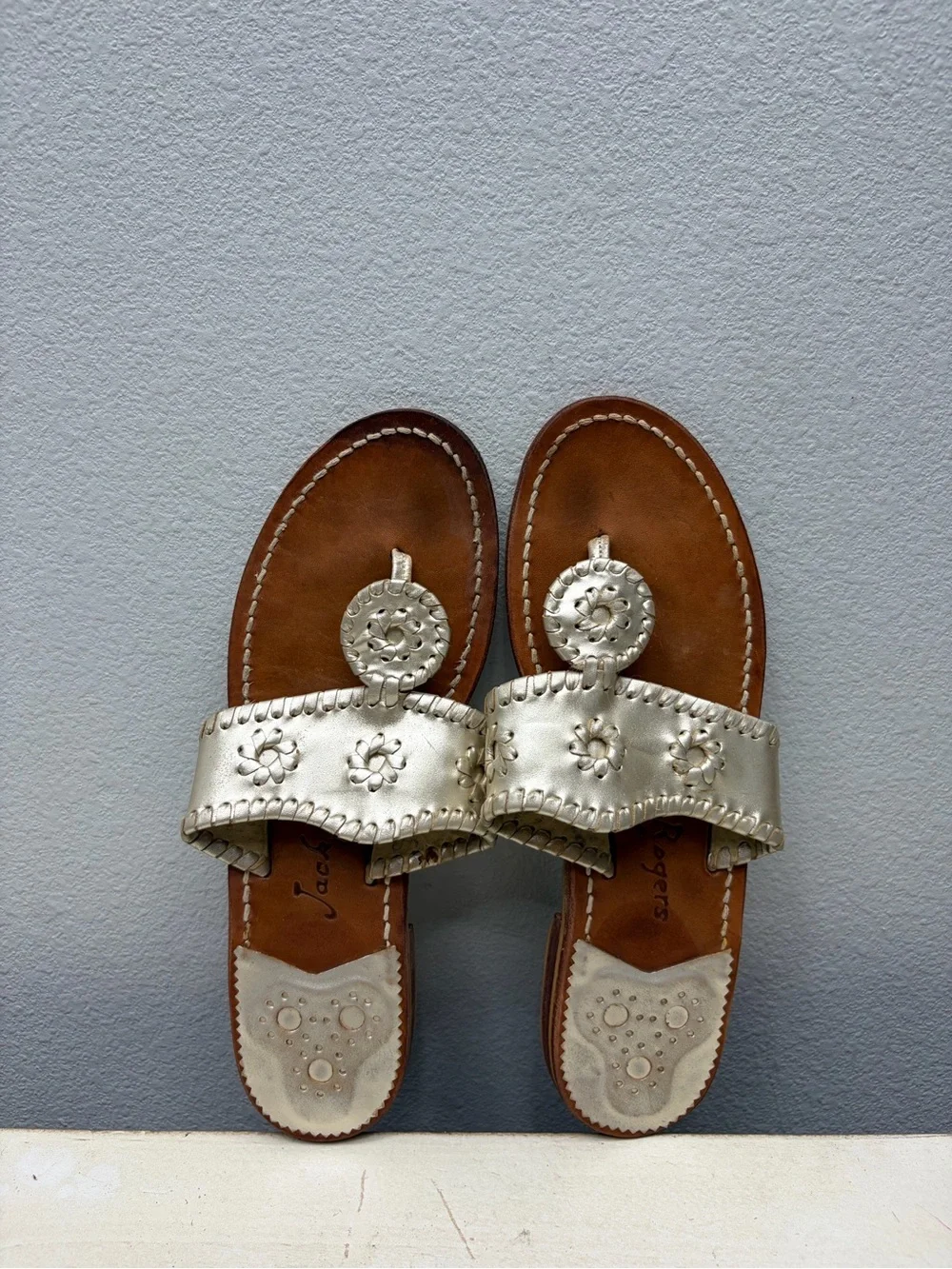 Jack Rogers Silver Leather Navajo Thong Sandals Size 8